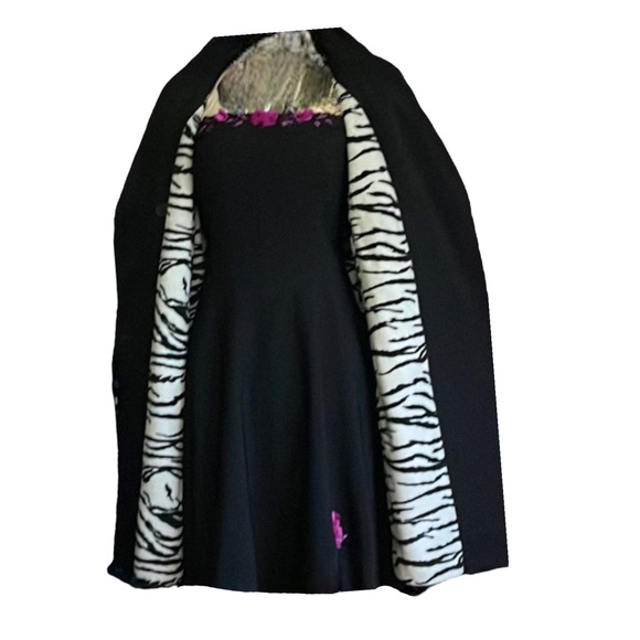 Black trench coat with wild zebra print lining - Picture 3 of 6